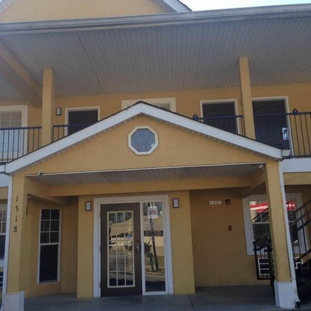 Woodbridge Inn By OYO Rome in Rome, United States