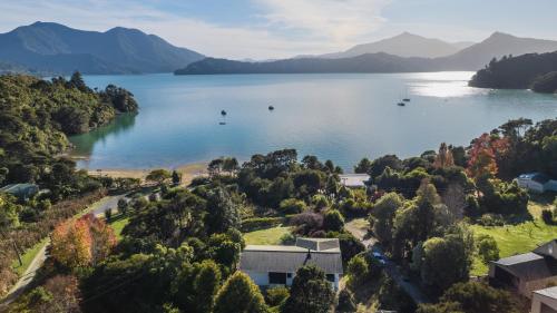 Moetapu Magic Marlborough Sounds Holiday Home — 4-Star Luxury Hotel in Picton, New Zealand