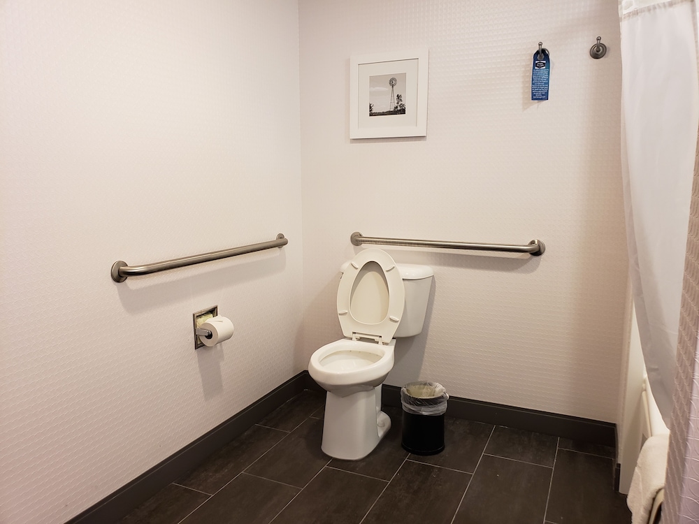 Hampton Inn & Suites Newtown - photo 101