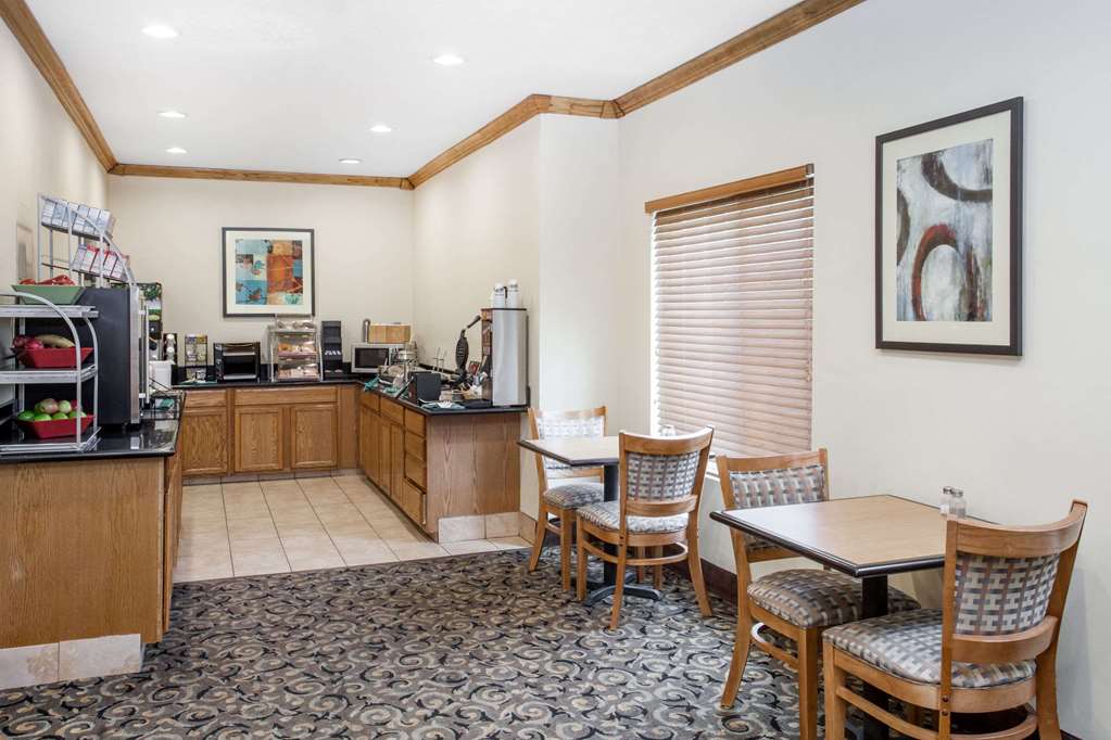 Hawthorn Extended Stay by Wyndham Decatur - photo 33