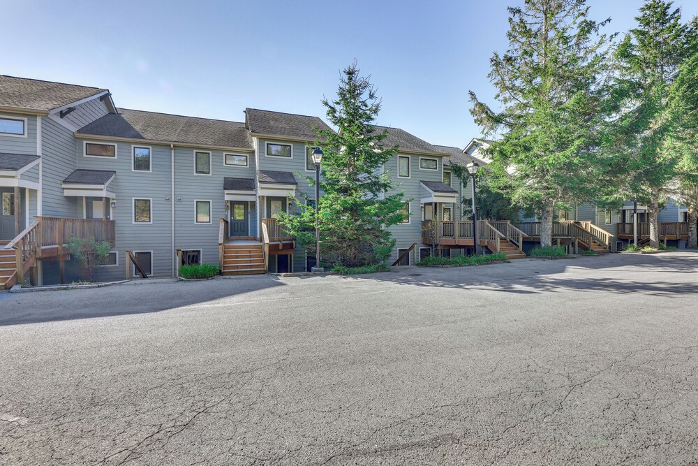 Located in Snowshoe Resort: Townhome w Deck - photo 23