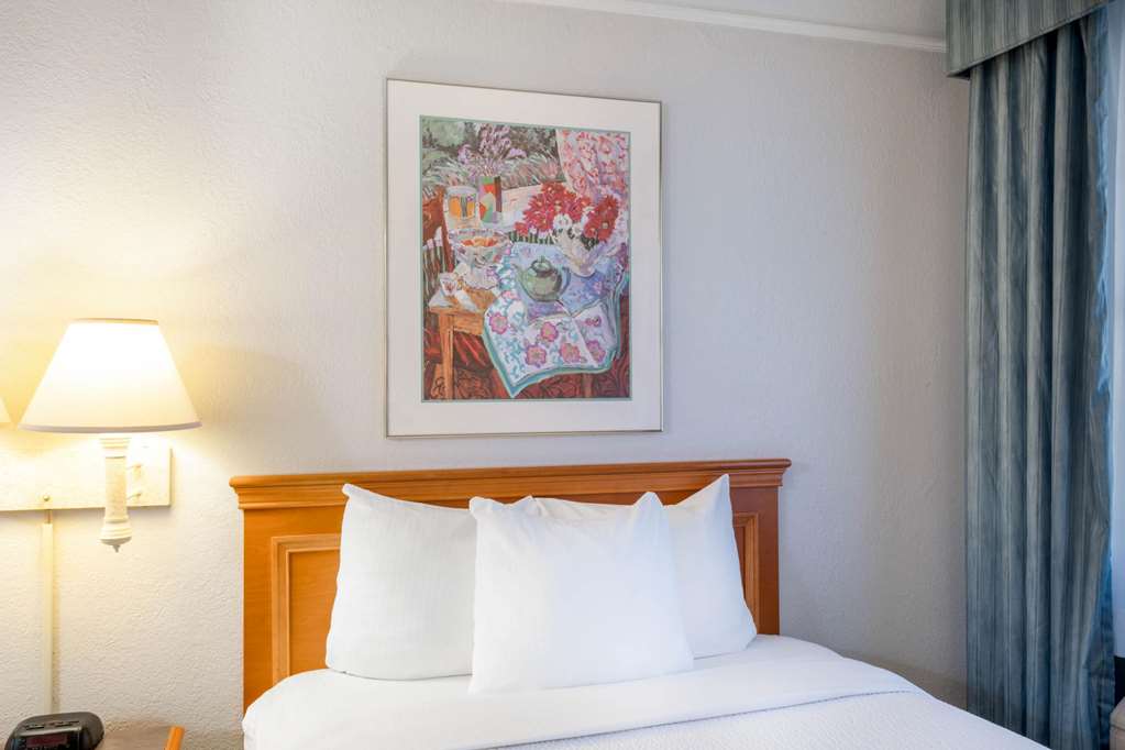 La Quinta Inn by Wyndham Farmington - photo 7