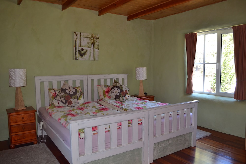 Whispering Spirit Holiday Cottages & Mini Ponies — Franklin — photo 3