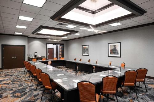 Evansville Plaza Hotel And Suites - photo 2