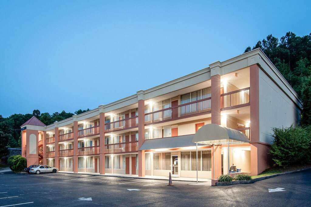 Travelodge by Wyndham Harriman - photo 3
