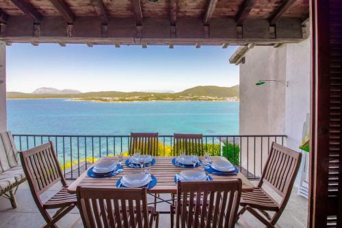 GuestHost Dreamy Sea View with Pool — 4-Star Luxury Hotel in Marinella, Italy