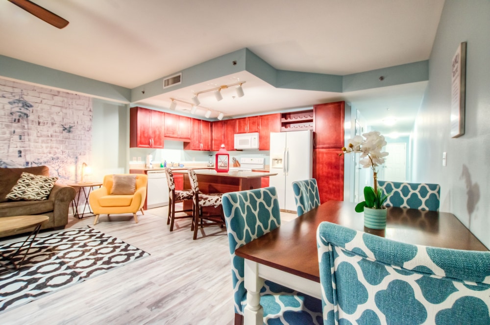 Laketown Wharf Resort by Aneliya's Rentals - photo 523