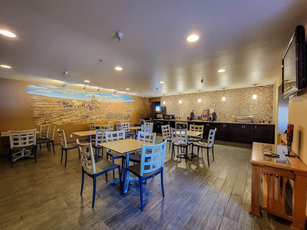 Monument Inn & Suites - photo 33
