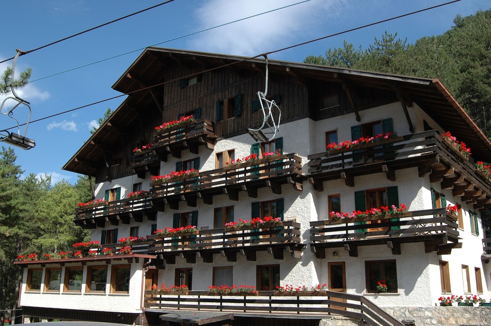 Hotel Mille Pini — Scanno