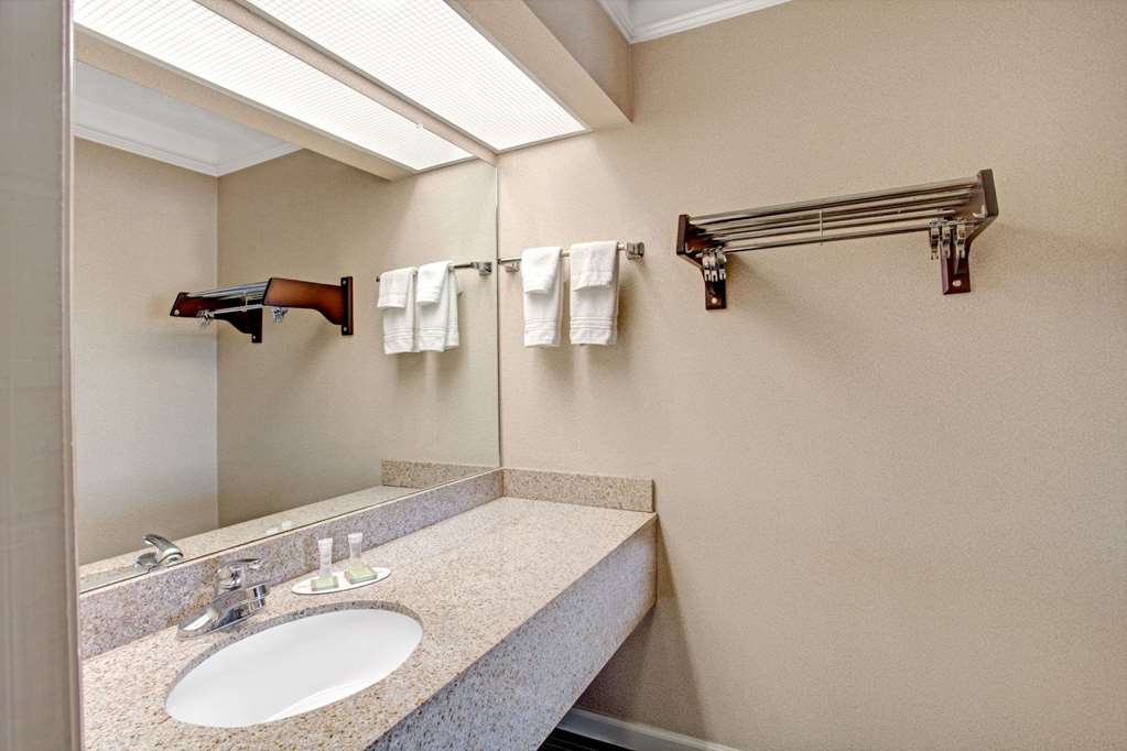 Super 8 by Wyndham Knoxville East - photo 9