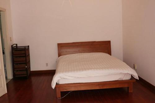 One bedroom apartment 40 Xuan Dieu — 4-Star Luxury Hotel in Hanoi, Vietnam