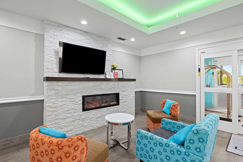La Quinta Inn & Suites by Wyndham Raymondville - photo 17