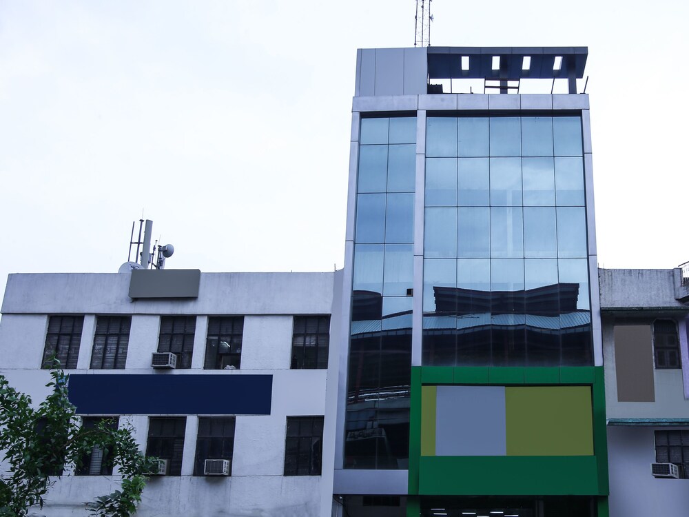OYO 15253 Pluto Residency - carbon neutral hotel in Noida