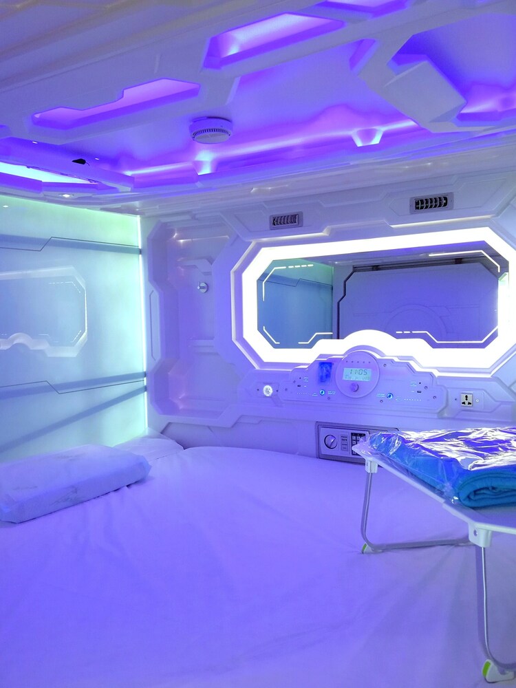 Power Nap Koltsovo Capsule Hotel — hotel near Koltsovo Airport