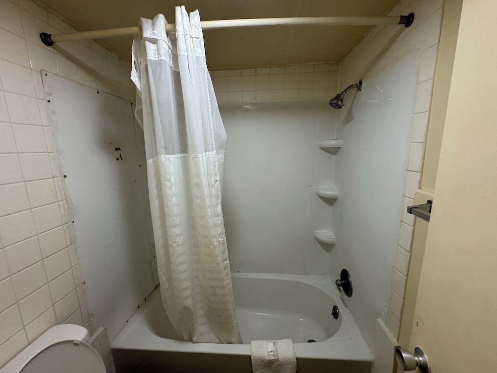 Knights Inn Selma - photo 36