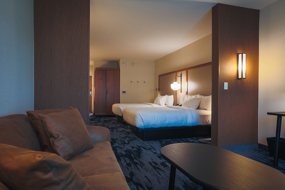 Fairfield Inn & Suites by Marriott Marquette - photo 12