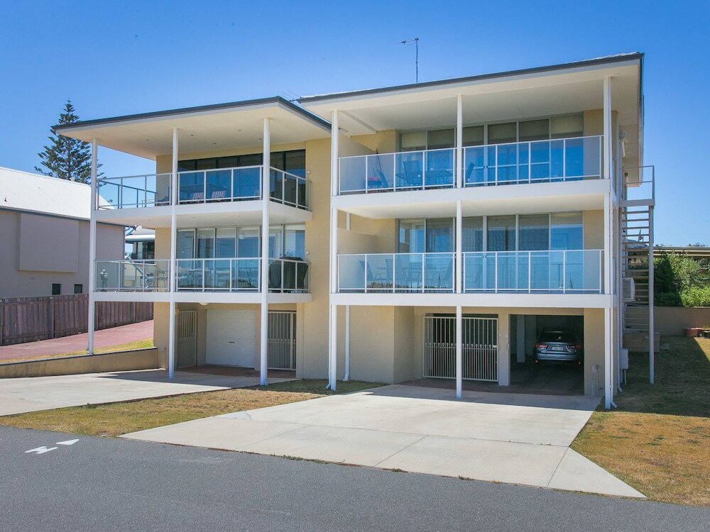 Beach Rd Villas by Rockingham Apartments — 4-Star Luxury Hotel in Rockingham, Australia