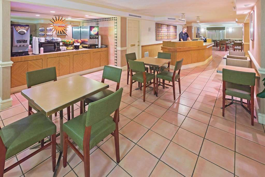La Quinta Inn by Wyndham San Antonio Lackland - photo 7