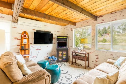 Totally Beachin Getaway by AvantStay Waterfront - photo 23