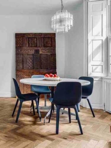 Stylish Georgian garden apartment secure parking — 4-Star Luxury Hotel in Edinburgh, United Kingdom