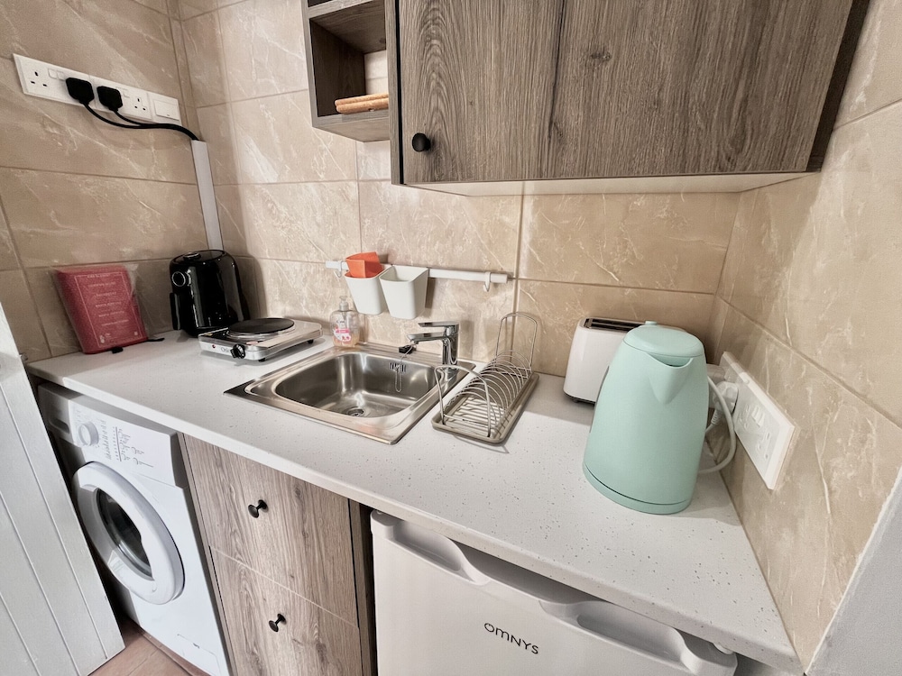 79 AN Stay Nissi Chrysland Studio 110