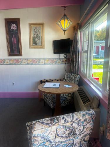 Claddagh Motel & Suites - photo 40
