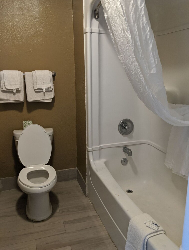 OYO Hotel Lake Charles Hwy 10 - photo 27