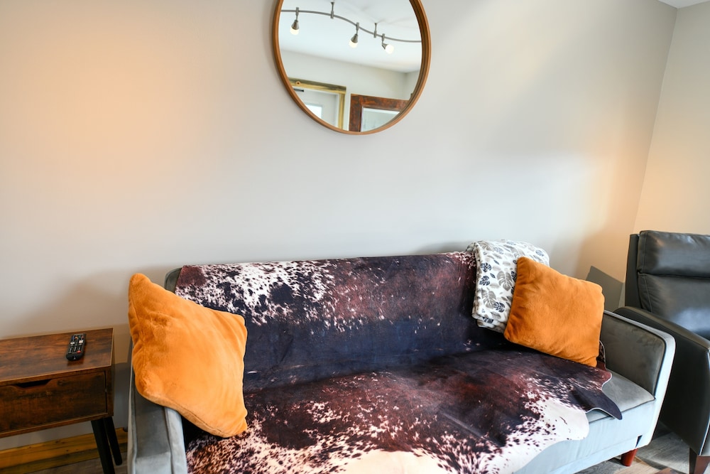 The Darmont Hotel and Suites - photo 13