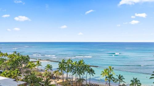 Luxury Oceanfront 2 Bedroom Apartment at Waikiki Beach Tower — 4-Star Luxury Hotel in Honolulu, United States