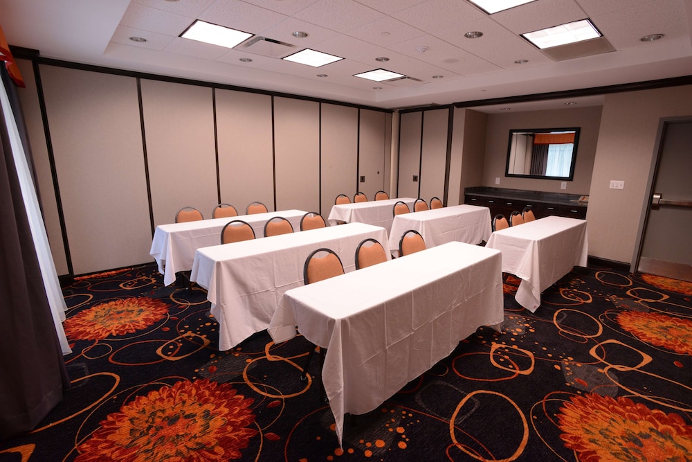Hampton Inn & Suites Albany At Albany Mall - photo 48