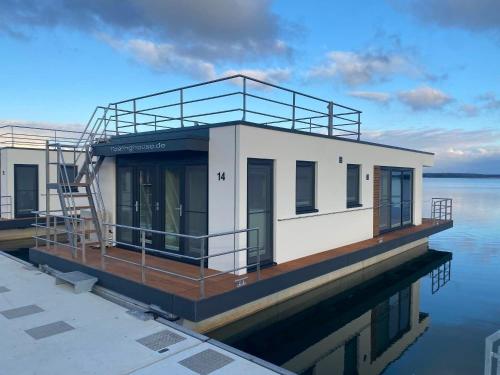 Hausboot Seensucht LP14 — hotel in Vetschau