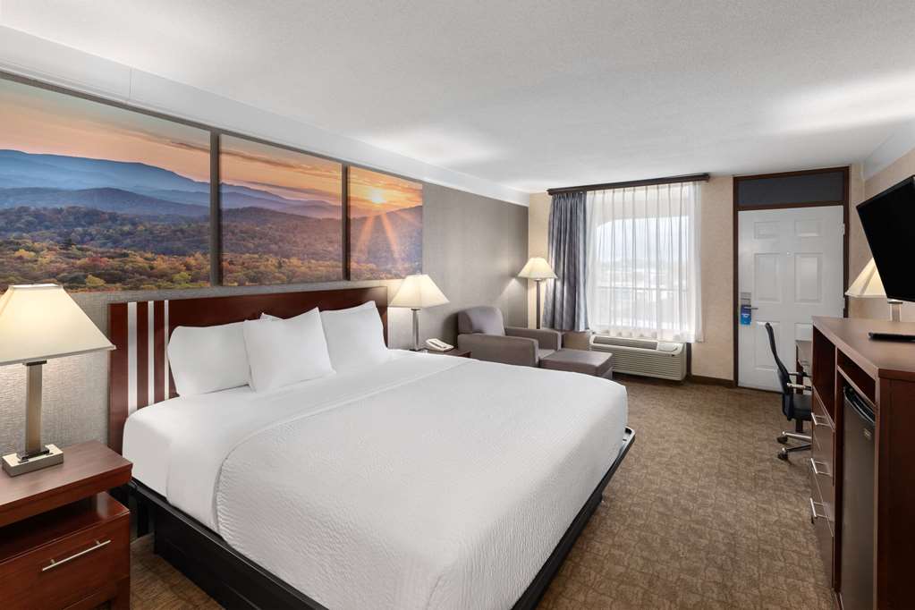 Days Inn by Wyndham Columbia Kentucky - photo 21