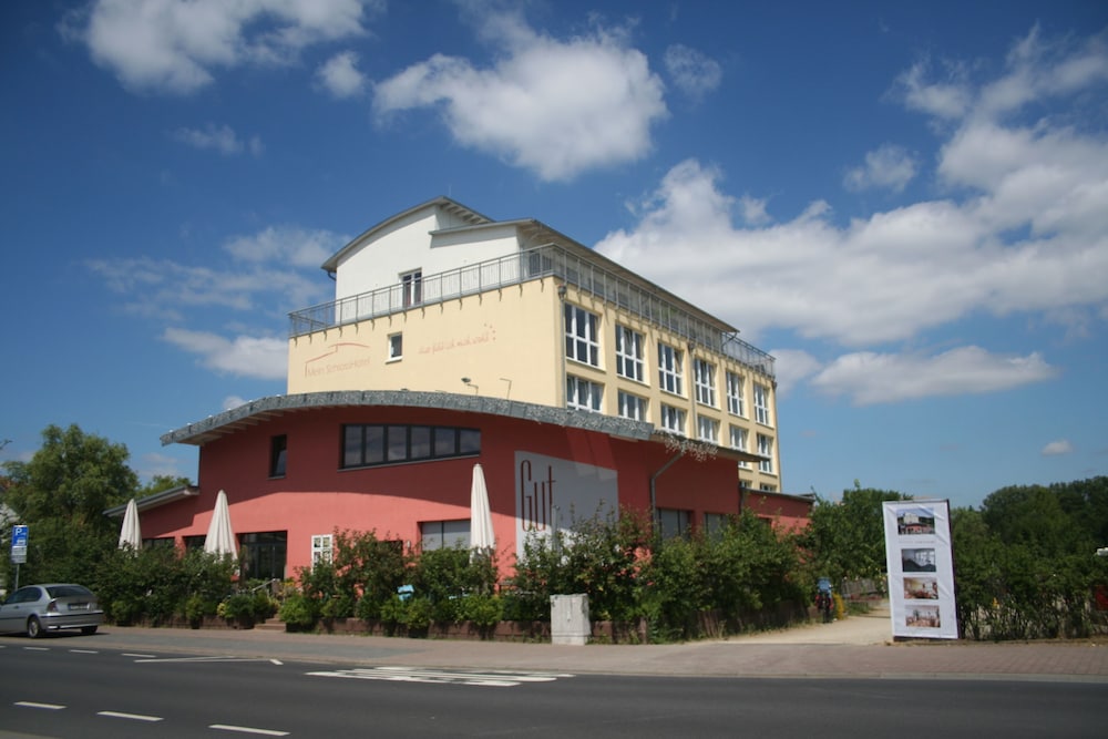 Mein Schlosshotel — hotel in Heusenstamm