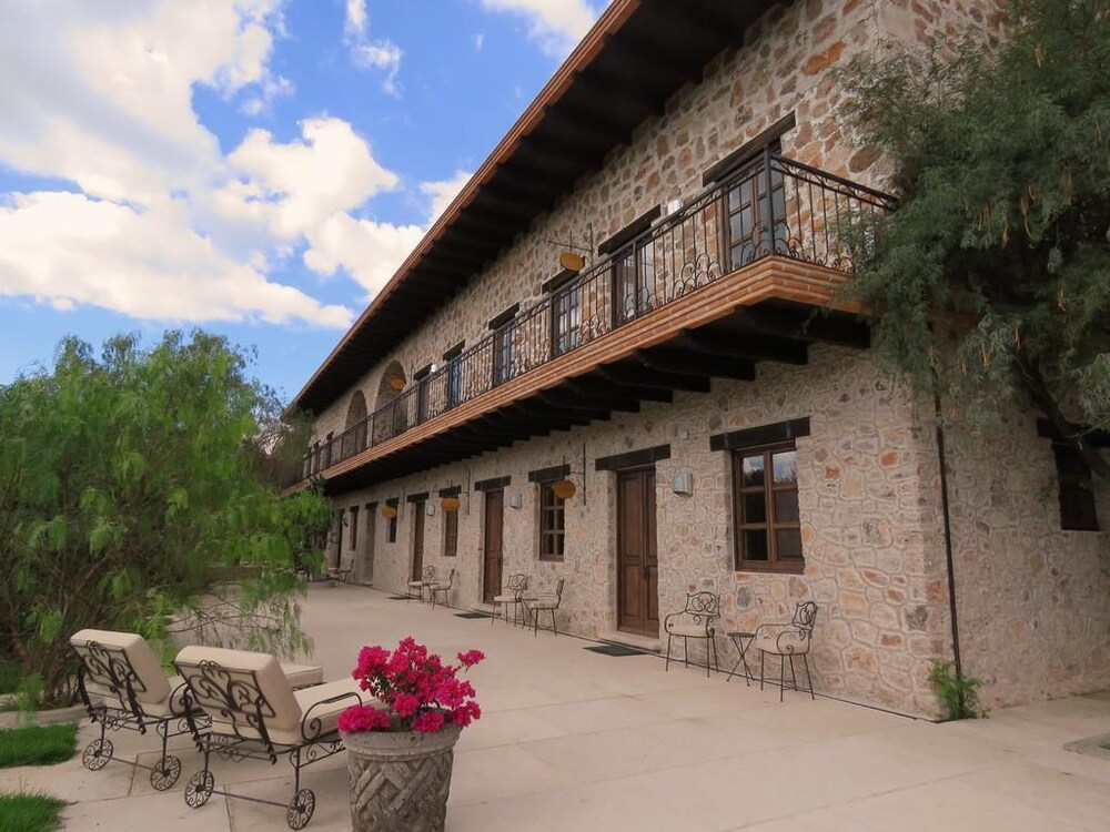 Hacienda Tovares Resort Ecuestre & Spa — hotel in Cadereyta
