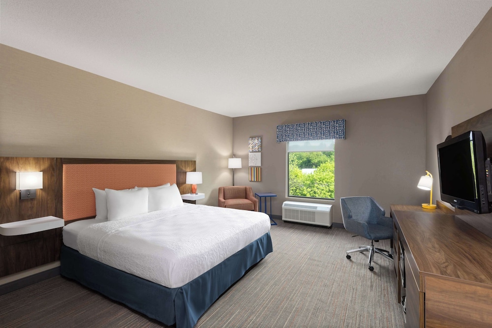 Hampton Inn & Suites Harrisburg North - photo 22