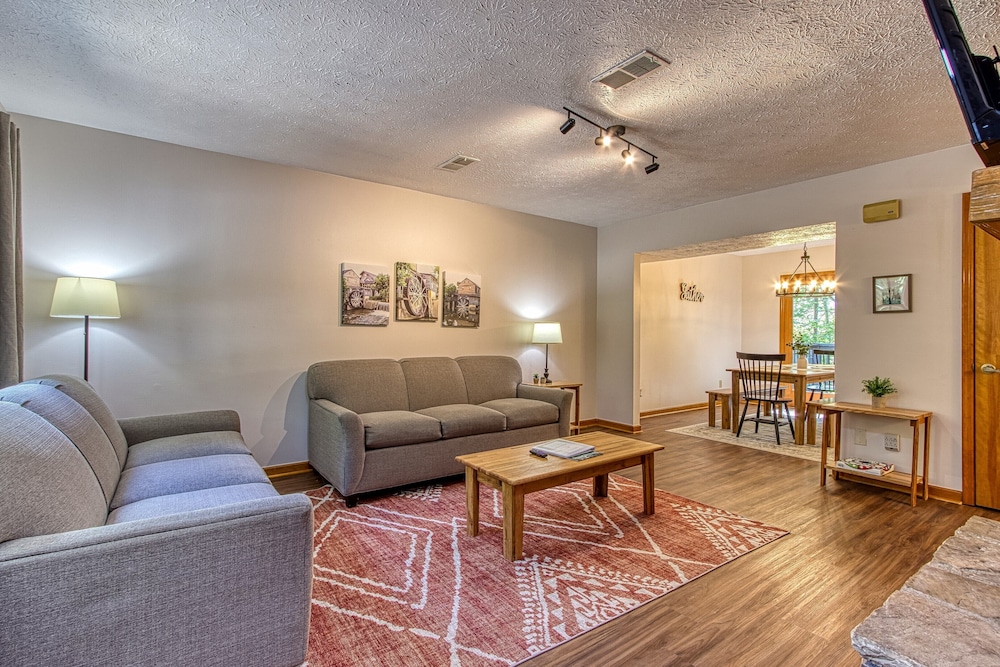 Pinecrest Townhomes 1K2Q Renovated - photo 15