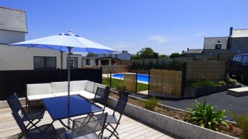 Ouessant 200m Plage Et Port — Sibiril