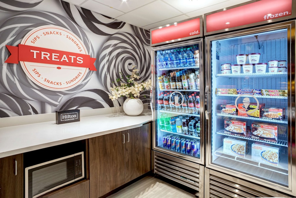 Hampton Inn & Suites Indio - photo 32