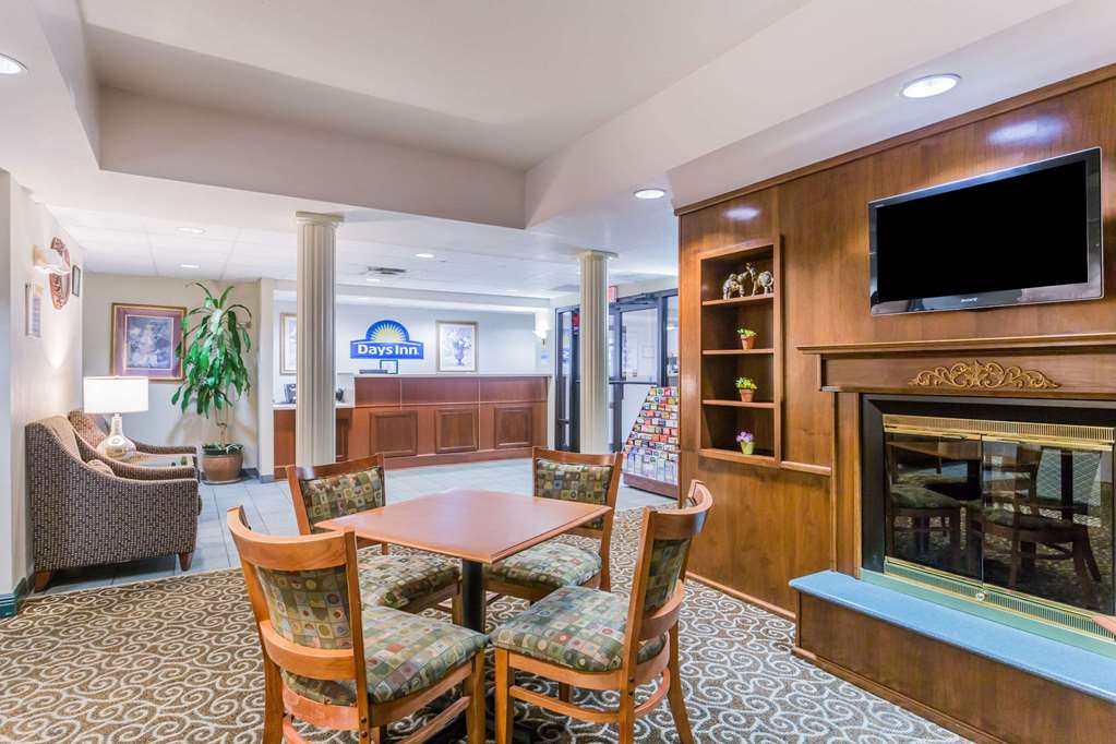 Days Inn by Wyndham Chiefland - photo 3