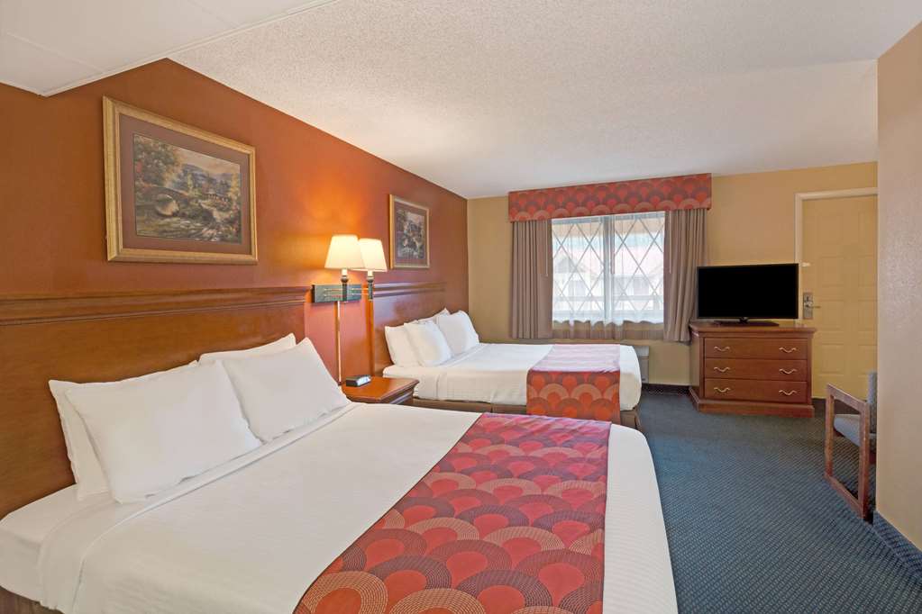 Super 8 by Wyndham Downtown Gatlinburg at Convention Center - photo 8