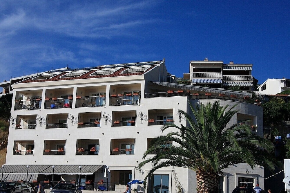 Turisticki apartmani Natalia in Podgora, Croatia