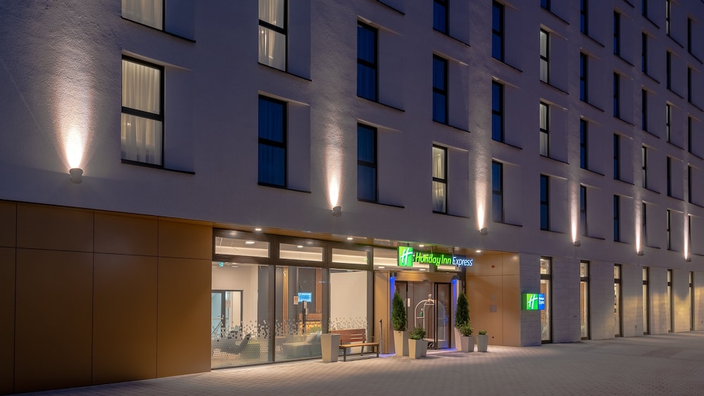 Holiday Inn Express Hotel & Suites Schulenburg by IHG - photo 92