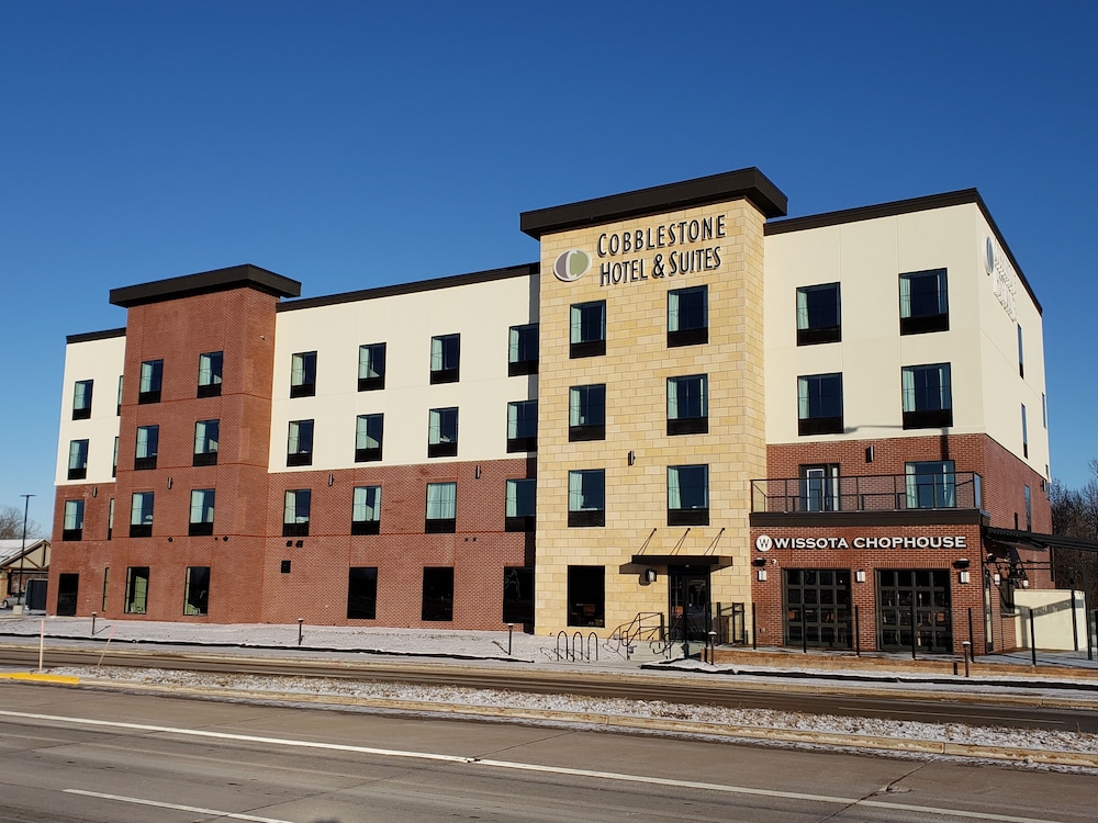 Cobblestone Hotel & Suites Appleton International Airport - photo 46