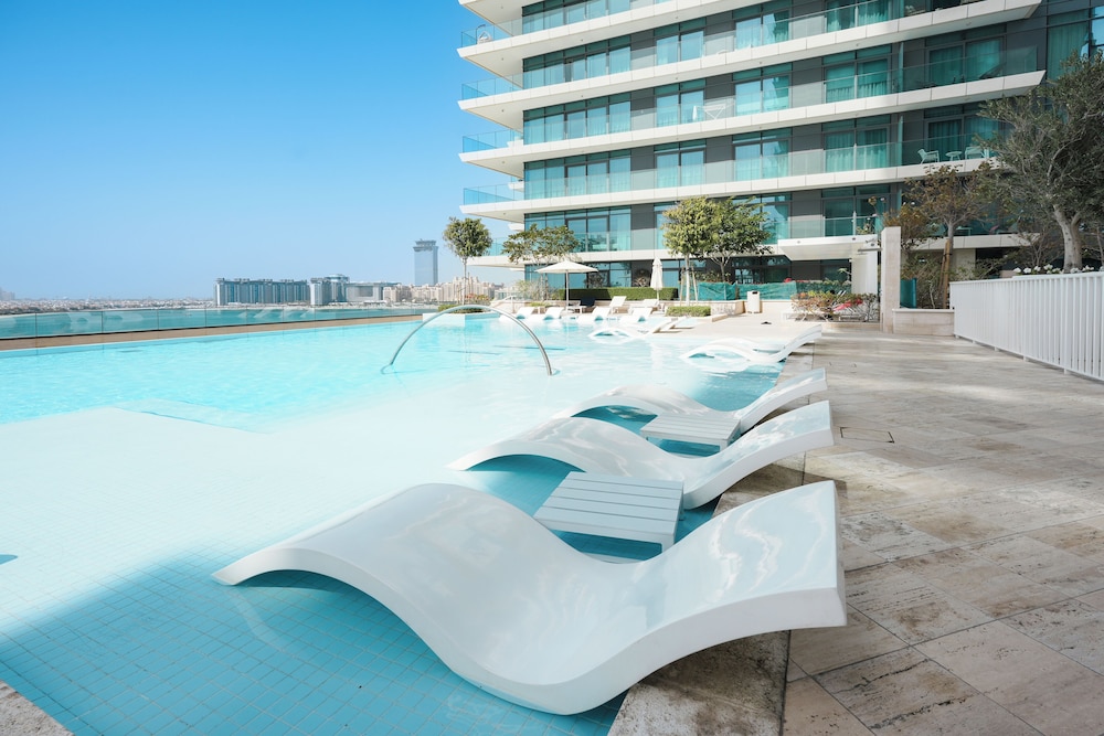 Stayis Emaar Beach front View 1 BR suite — 4-Star Luxury Hotel in Dubai, United Arab Emirates