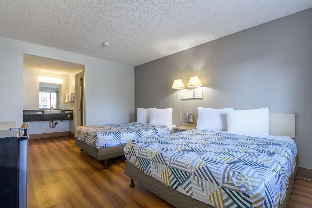 Motel 6 Hayward CA Silicon Valley Gateway - photo 19
