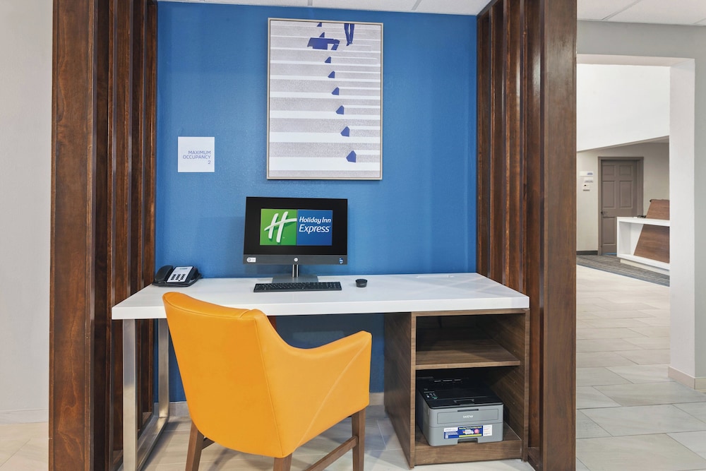 Holiday Inn Express & Suites Port Washington by IHG - photo 38