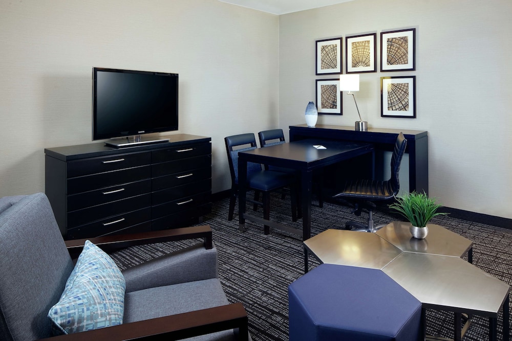 Embassy Suites by Hilton Los Angeles International Airport North - photo 14