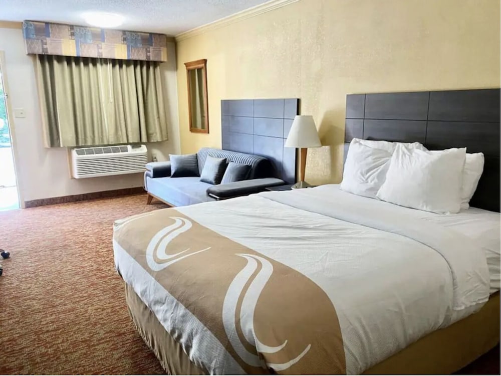 Hibiscus Inn & Suites - photo 15