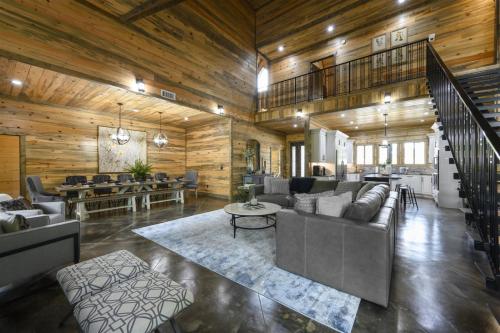 Grand Estate — Broken Bow — photo 4