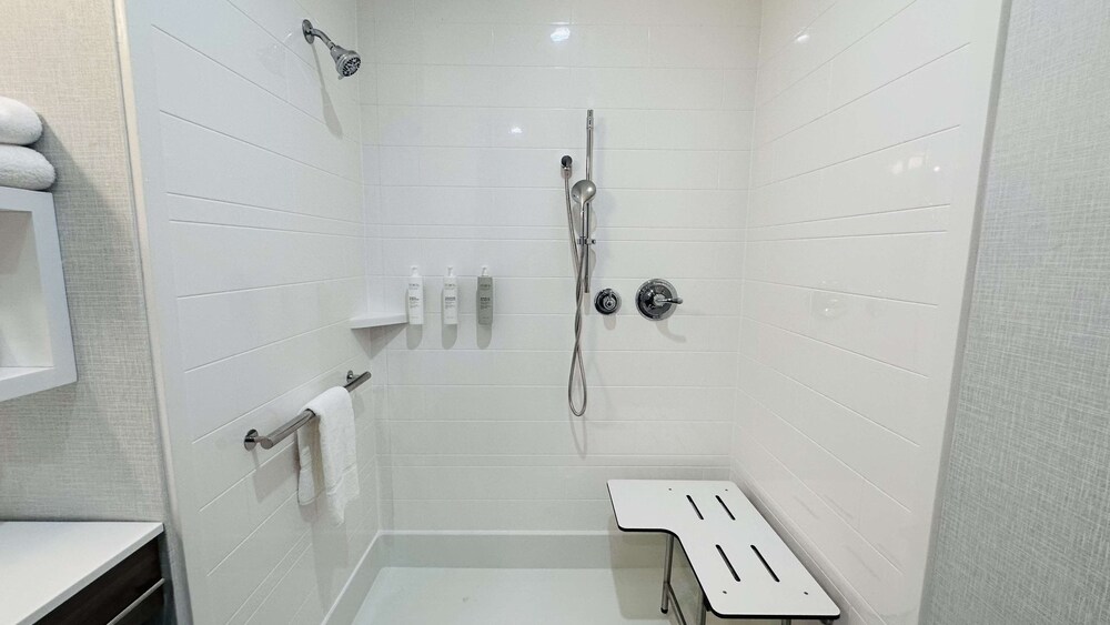 Hampton Inn & Suites Weatherford - photo 67
